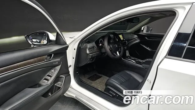 Honda Accord 2018 — фото 10