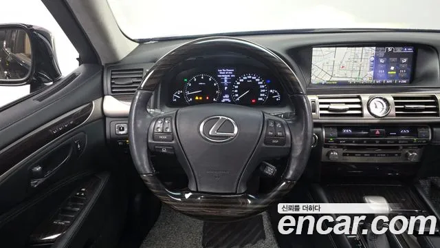 Lexus LS 2014 — фото 13