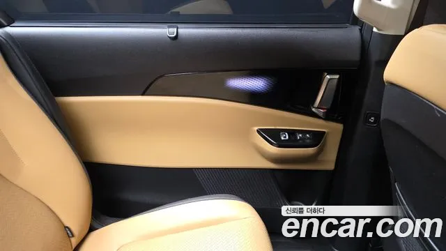 Kia Canival 2023 — фото 15