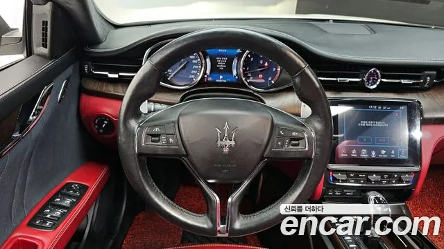 Maserati Quattroporte 2017 — фото 19