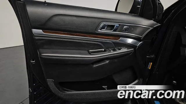 Ford Explorer 2017 — фото 13