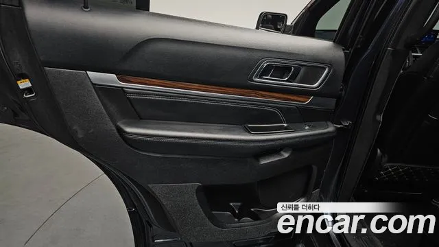 Ford Explorer 2017 — фото 14