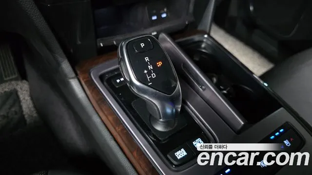 Hyundai Equus 2014 — фото 9