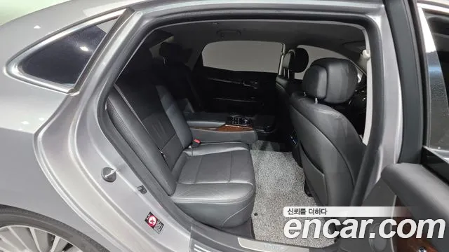 Hyundai Equus 2014 — фото 17