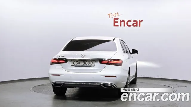 Mercedes-Benz E-Class 2023 — фото 4