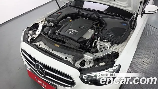 Mercedes-Benz E-Class 2023 — фото 6