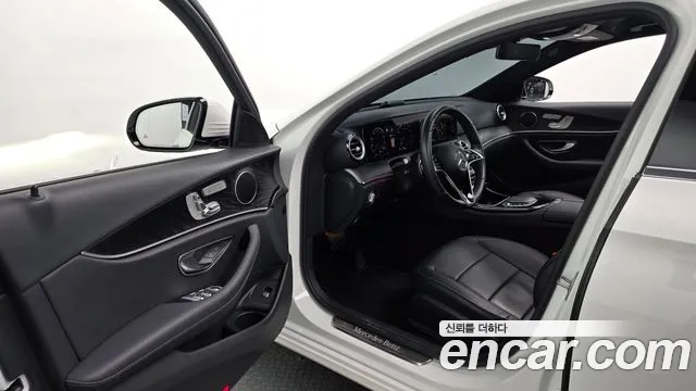 Mercedes-Benz E-Class 2023 — фото 10