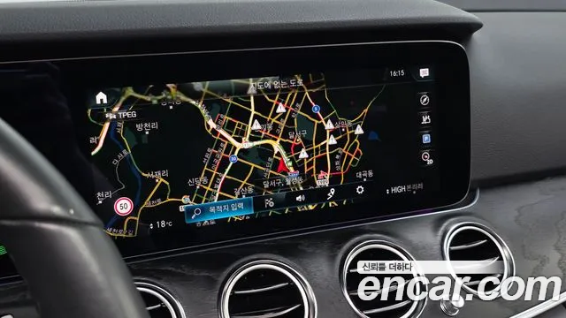 Mercedes-Benz E-Class 2023 — фото 13