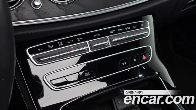 Mercedes-Benz E-Class 2023 — фото 18