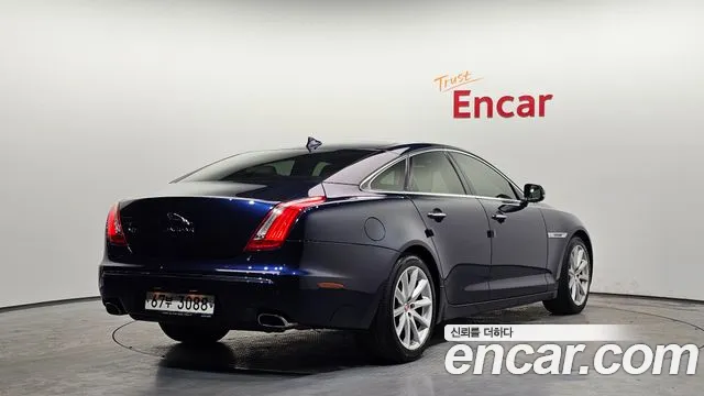 Jaguar XJ 2015 — фото 2