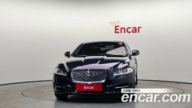 Jaguar XJ 2015 — фото 3