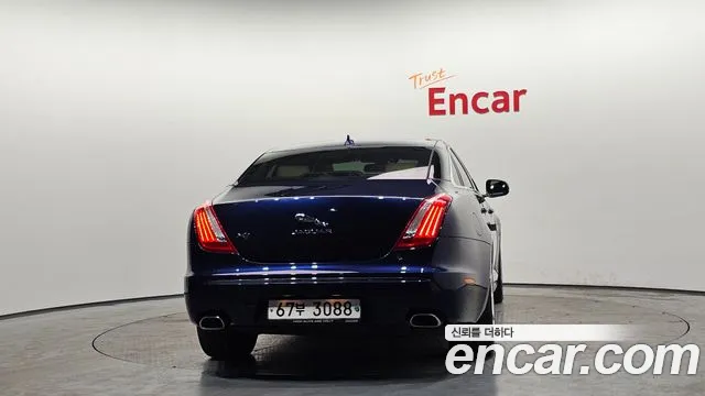 Jaguar XJ 2015 — фото 4