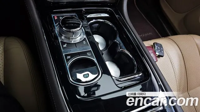 Jaguar XJ 2015 — фото 9