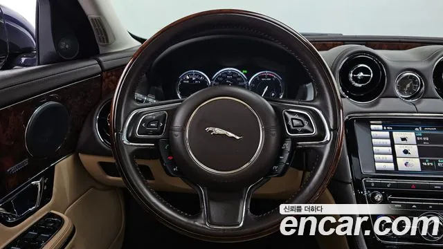 Jaguar XJ 2015 — фото 13