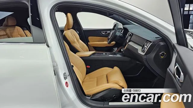 Volvo S60 2020 — фото 17