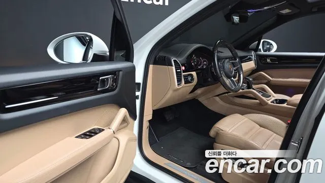 Porsche Cayenne 2021 — фото 17