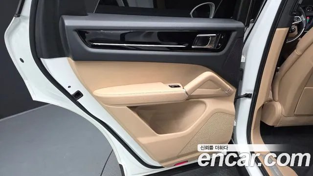 Porsche Cayenne 2021 — фото 15