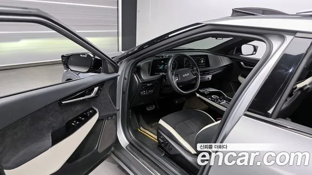 Kia EV6 2022 — фото 10