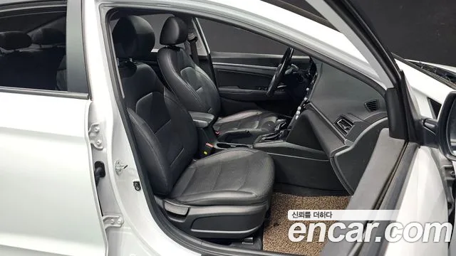 Hyundai AVANTE 2019 — фото 18
