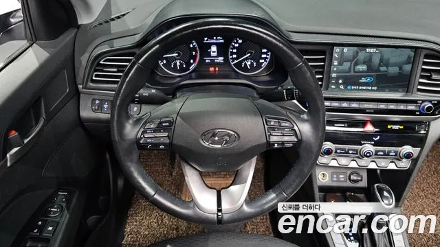 Hyundai AVANTE 2019 — фото 19