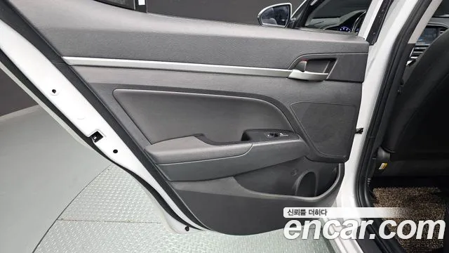 Hyundai AVANTE 2019 — фото 15