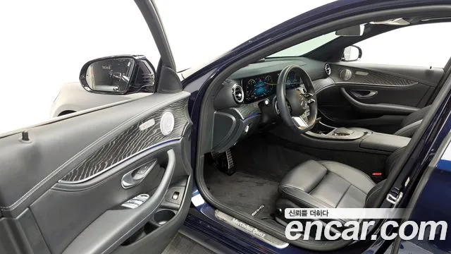 Mercedes-Benz E-Class 2021 — фото 13