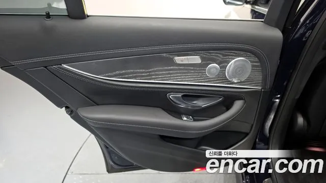 Mercedes-Benz E-Class 2021 — фото 15