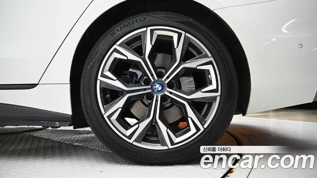BMW i4 2024 — фото 5