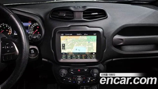 Jeep Renegade 2020 — фото 12