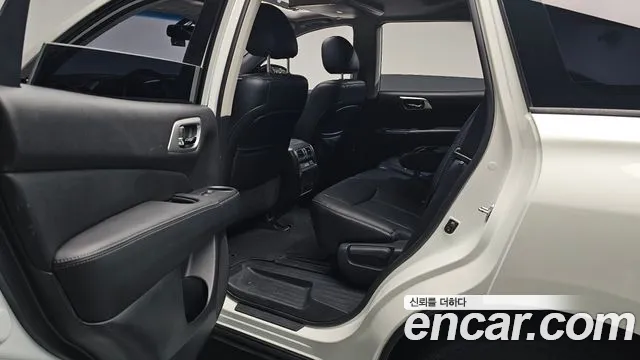 Nissan Pathfinder 2016 — фото 16
