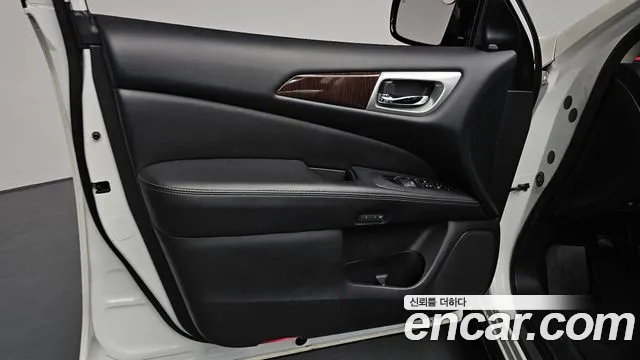 Nissan Pathfinder 2016 — фото 13