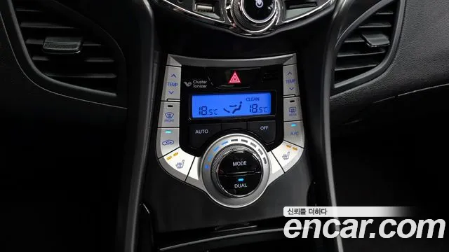 Hyundai AVANTE 2011 — фото 15