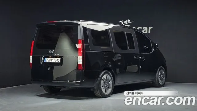 Hyundai Staria 2023 — фото 2