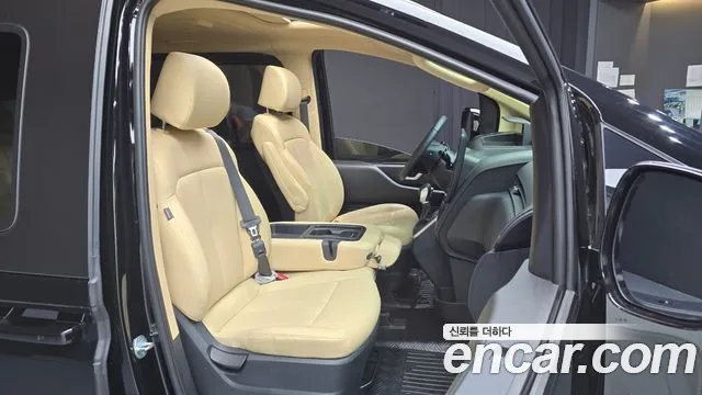 Hyundai Staria 2023 — фото 12