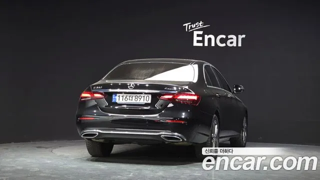 Mercedes-Benz E-Class 2022 — фото 4