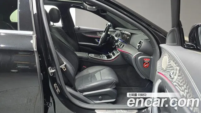 Mercedes-Benz E-Class 2022 — фото 17