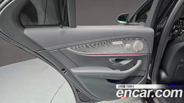 Mercedes-Benz E-Class 2022 — фото 15