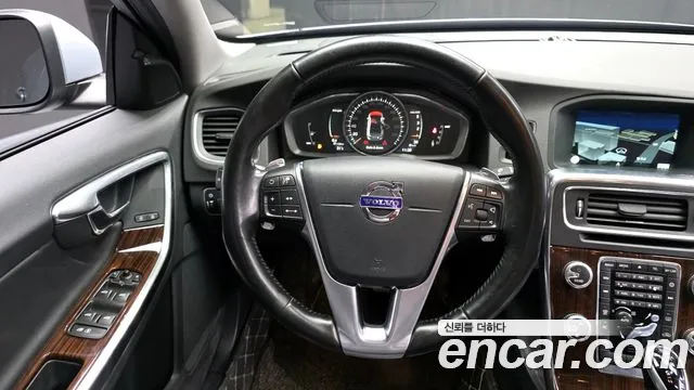 Volvo S60 2017 — фото 13