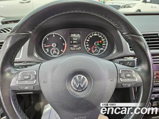 Volkswagen Passat 2015 — фото 16