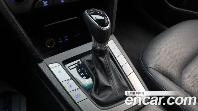 Hyundai AVANTE 2016 — фото 12