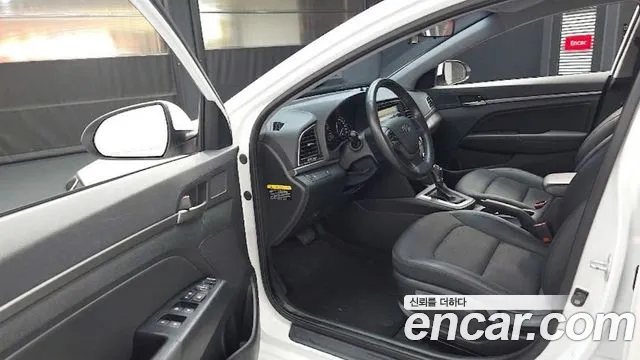 Hyundai AVANTE 2016 — фото 13