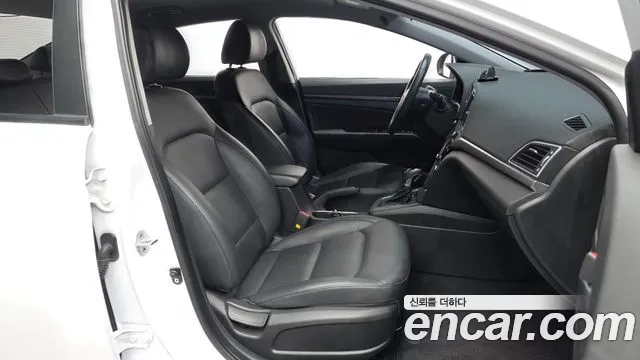 Hyundai AVANTE 2016 — фото 17