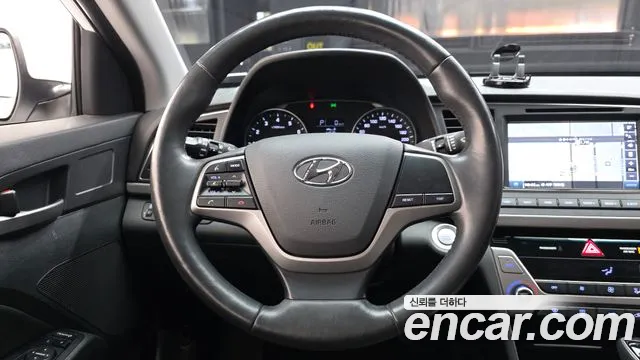 Hyundai AVANTE 2016 — фото 19