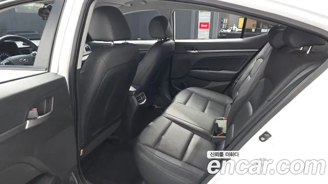 Hyundai AVANTE 2016 — фото 16