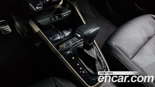 Kia Stonic 2018 — фото 12