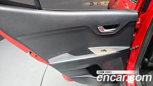 Kia Stonic 2018 — фото 15