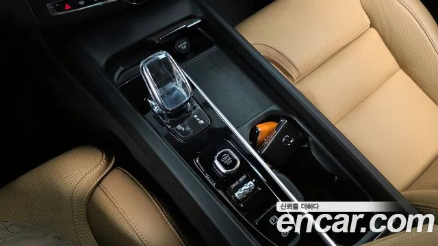 Volvo XC60 2021 — фото 9