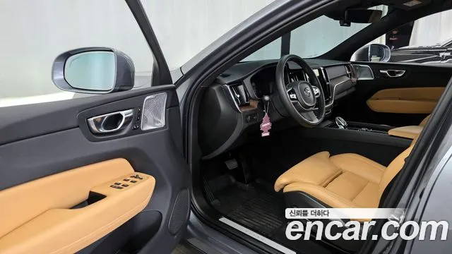 Volvo XC60 2021 — фото 10
