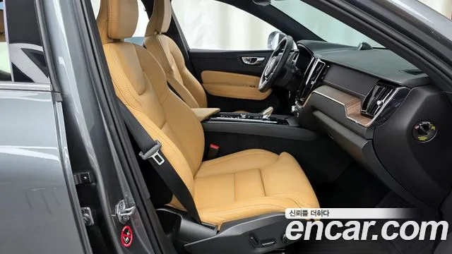 Volvo XC60 2021 — фото 11