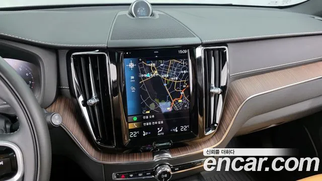 Volvo XC60 2021 — фото 14